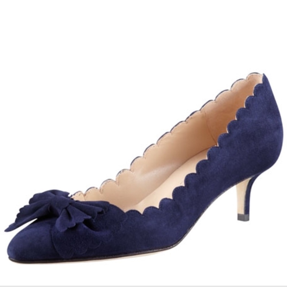 Oscar De La Renta Scalloped Suede Pumps Sz. 9